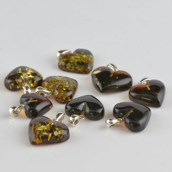 Polished hearts amber pendant