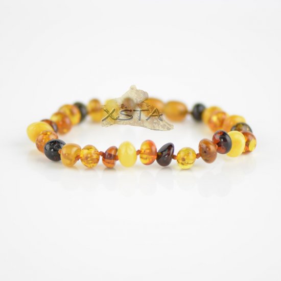 Multicolored beads bracelet with knots and clasp
