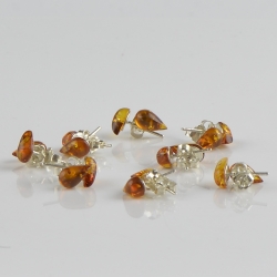 Round stud earrings light cognac color