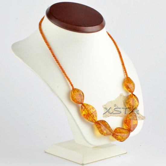 Cognac classic shape bead necklace with round beads