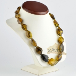 Green classic style bead necklace 