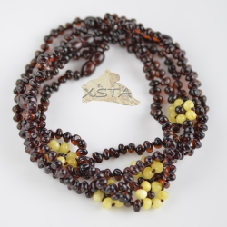 Cherry baroque beads necklace with white flower Cherry baroque beads necklace with white flower