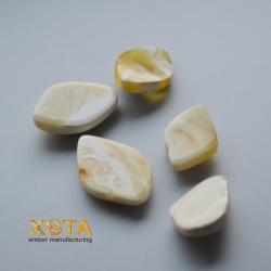 Cabochon set for rings made from amber